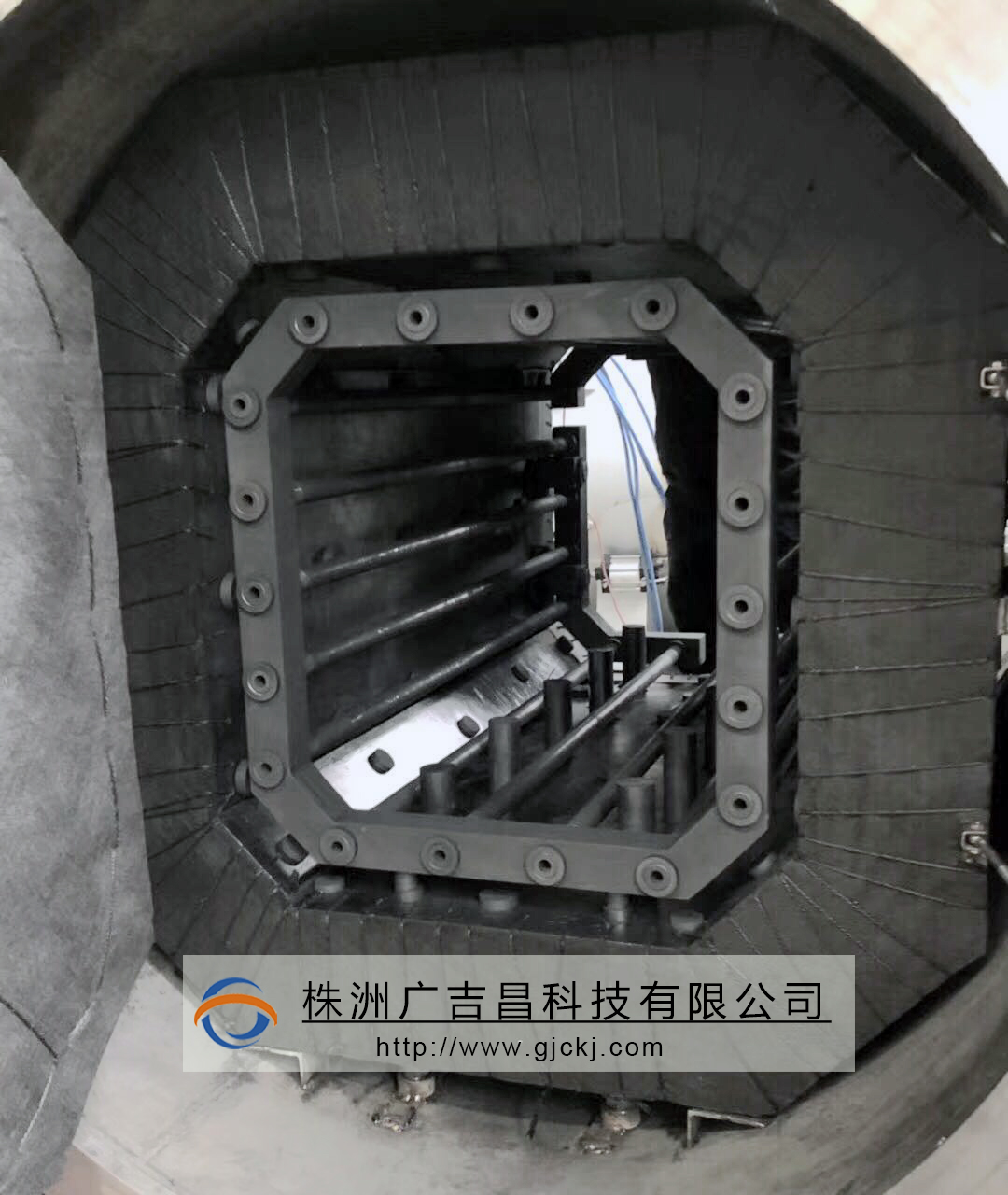 怎么清洗氣氛保護(hù)爐爐膛呢？